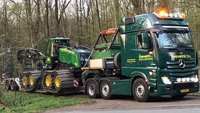 Mercedes Actros met dieplader